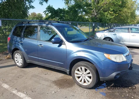 2012 Subaru Forester 2.5X Premium из США, поврежденный, VIN JF2SHADCXCH416527
